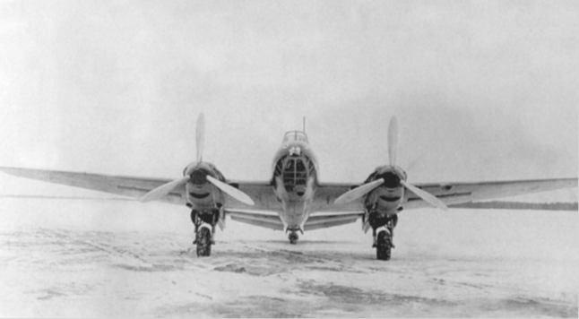 Головной самолет Пе-2 сер. №390101 выпуска завода №39. Фото из книги: Stapfer H.-H. Pe-2 in Action. Aircraft No. 181. Carrolton, Tx., USA, Squadron Signal Publications, - 2002