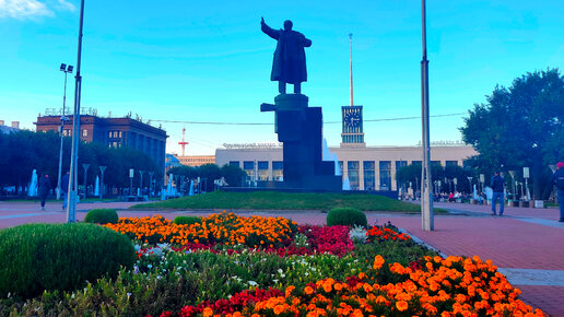 Площадь Ленина и Финляндский вокзал. Памятник В.И. Ленину и самый известный в СССР паровоз