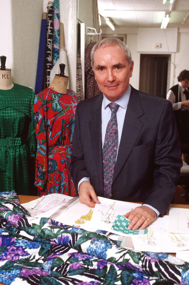 Джон Андерсон, портной королевы Елизаветы II с 1988 по 1996. Фото с сайта https://theblueprint.ru/fashion/style-icons-fashion/wardrobe-of-queen-elizabeth-the-second