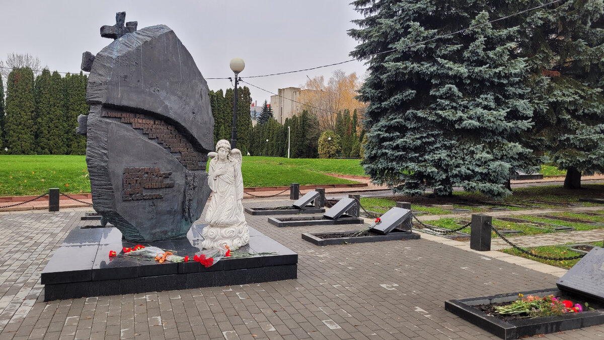 Мемориал памяти подводникам, погибшим на атомной подводной лодке Курск