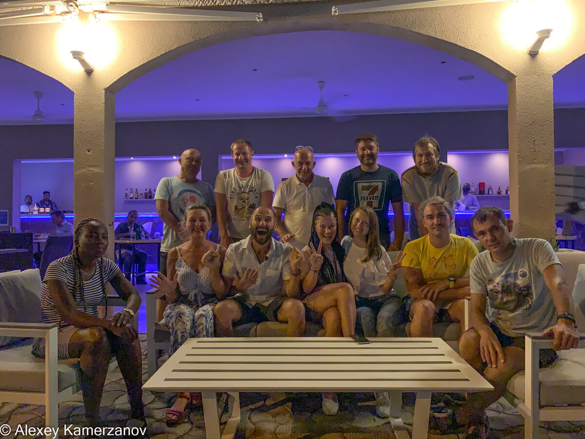 Банда в сборе. С Адольфо и его гражданской женой