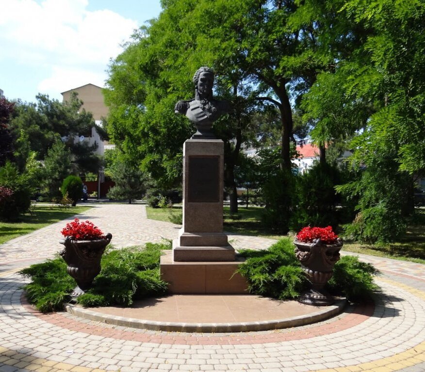 Памятник И. В. Гудовиву в одноимённом сквере
