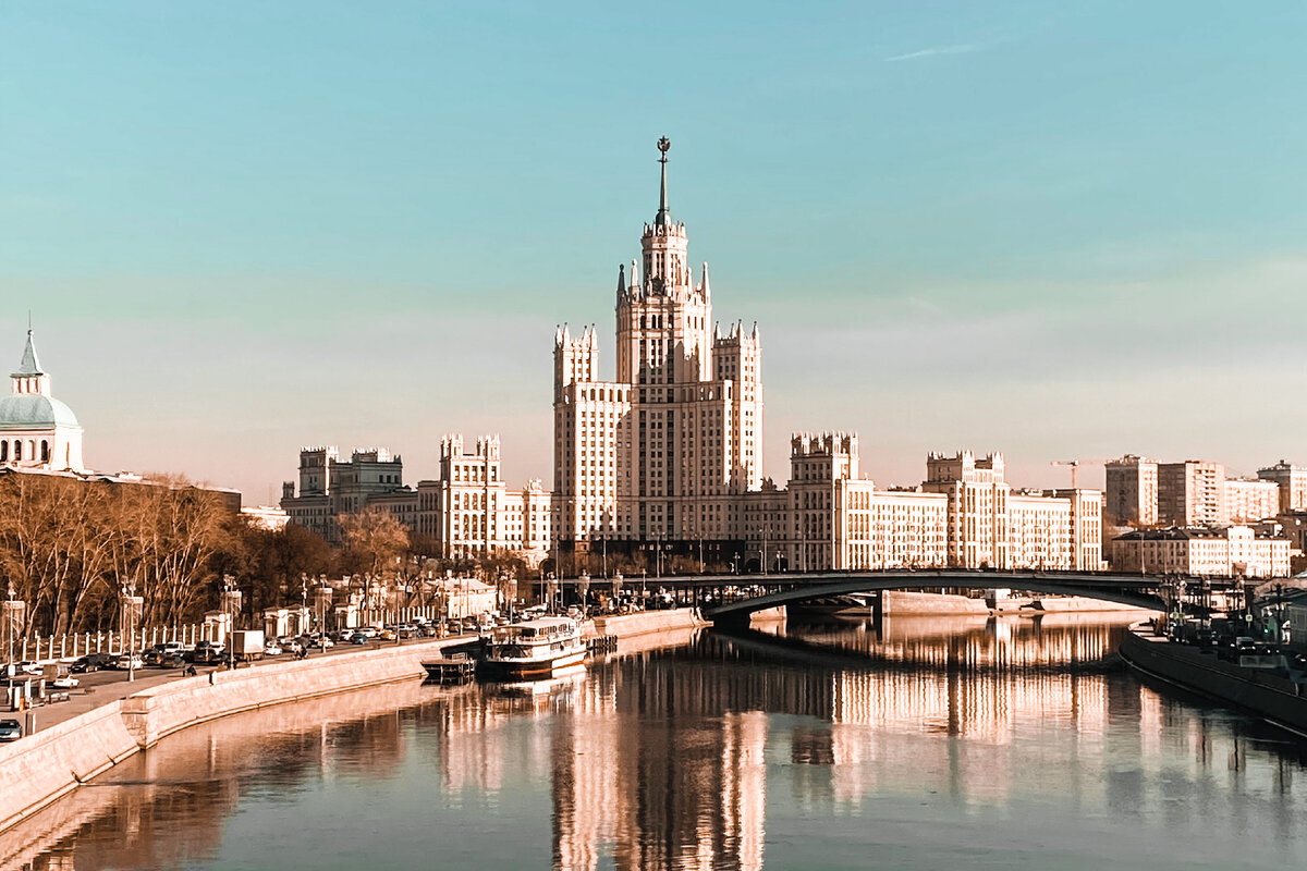 Москва, сталинская высотка на Котельнической набережной.