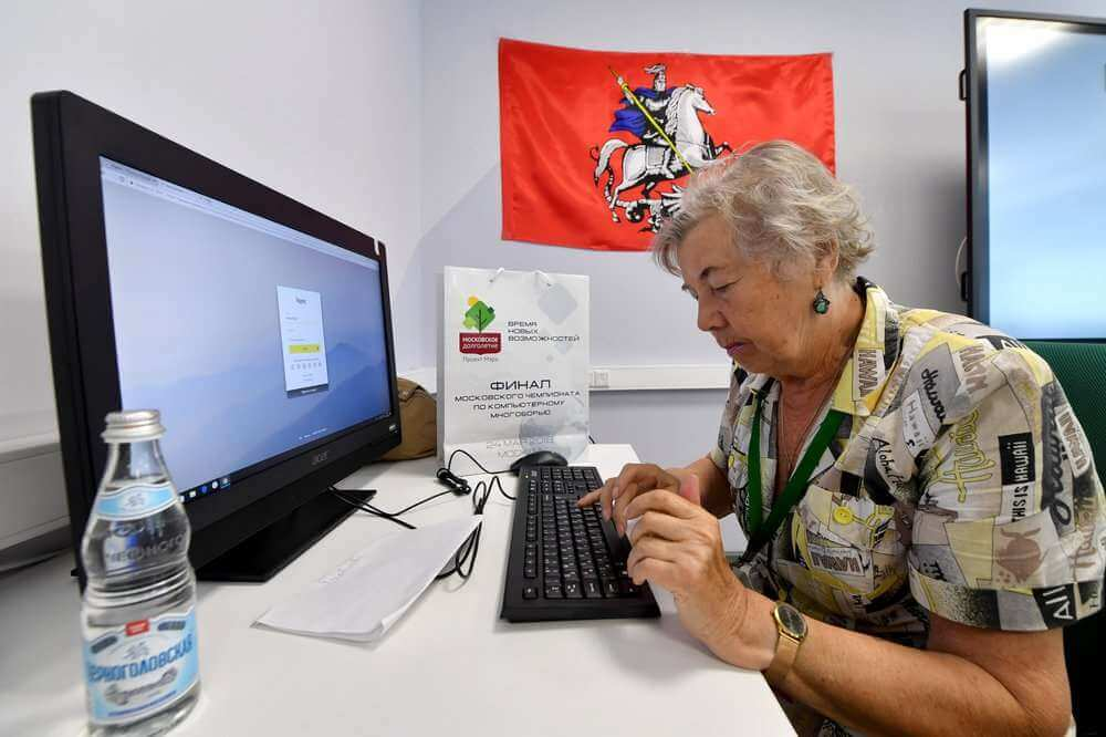 Фото: Чемпионат по компьютерному многоборью среди пользователей старшего поколения в Московском центре технологической модернизации образования / Сергей Киселев / Агентство «Москва» 
