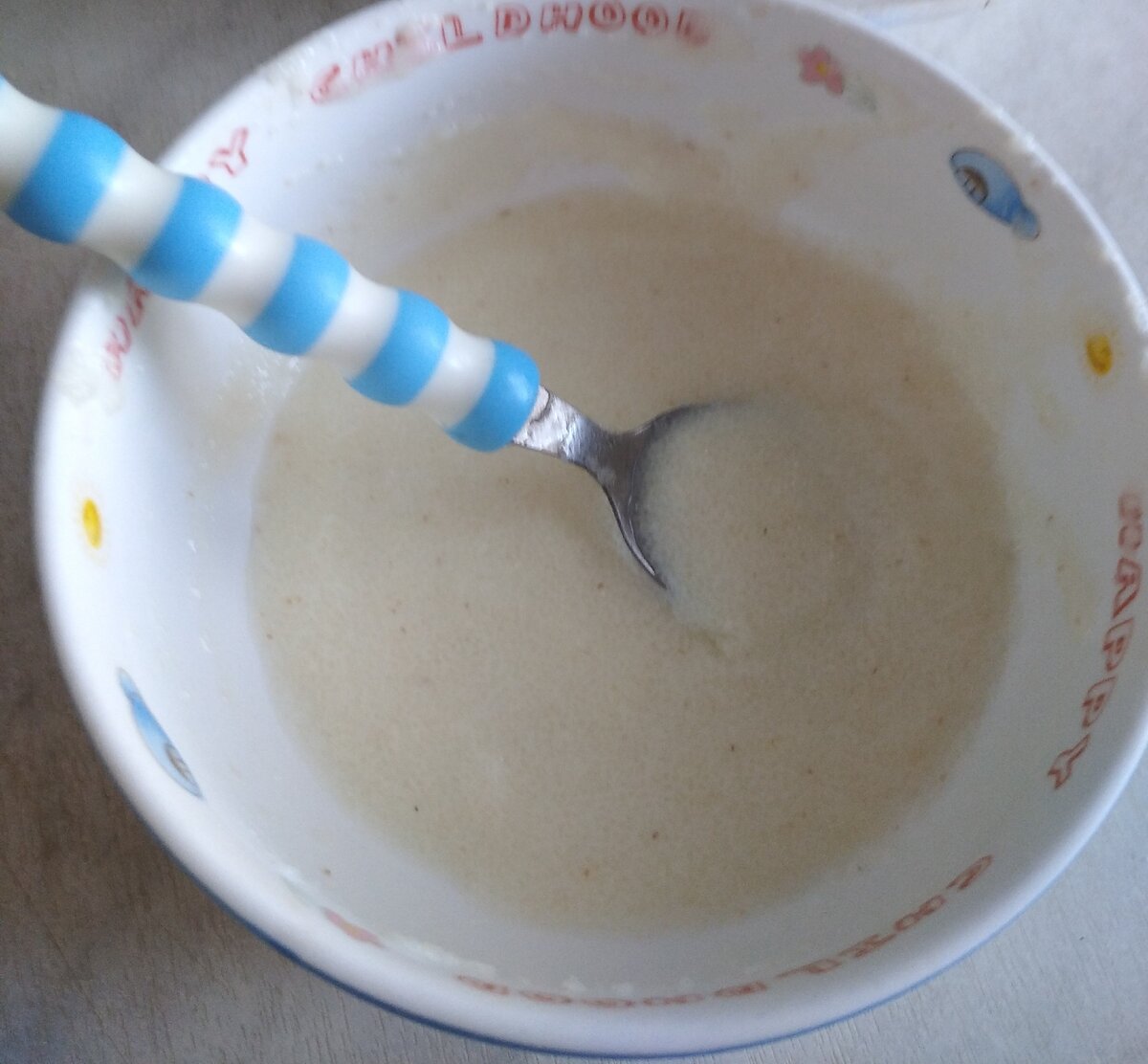 Манку варю на молоке, с маслом и сахаром