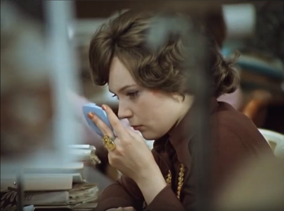 кадр из фильма «Служебный роман» (реж. Эльдар Рязанов, 1977)