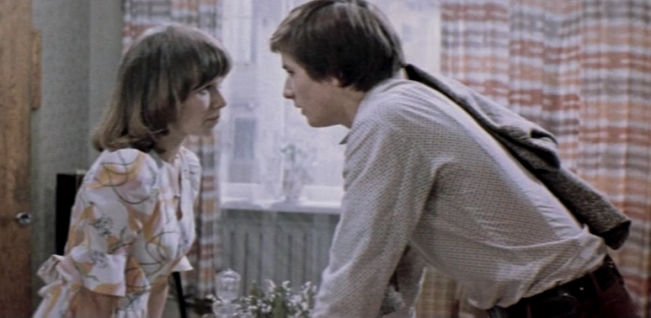 Кадр из фильма «Школьный вальс» (1978). Скриншот.
