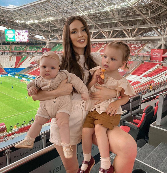 Анастасия Костенко с дочерьми / Фото: Instagram