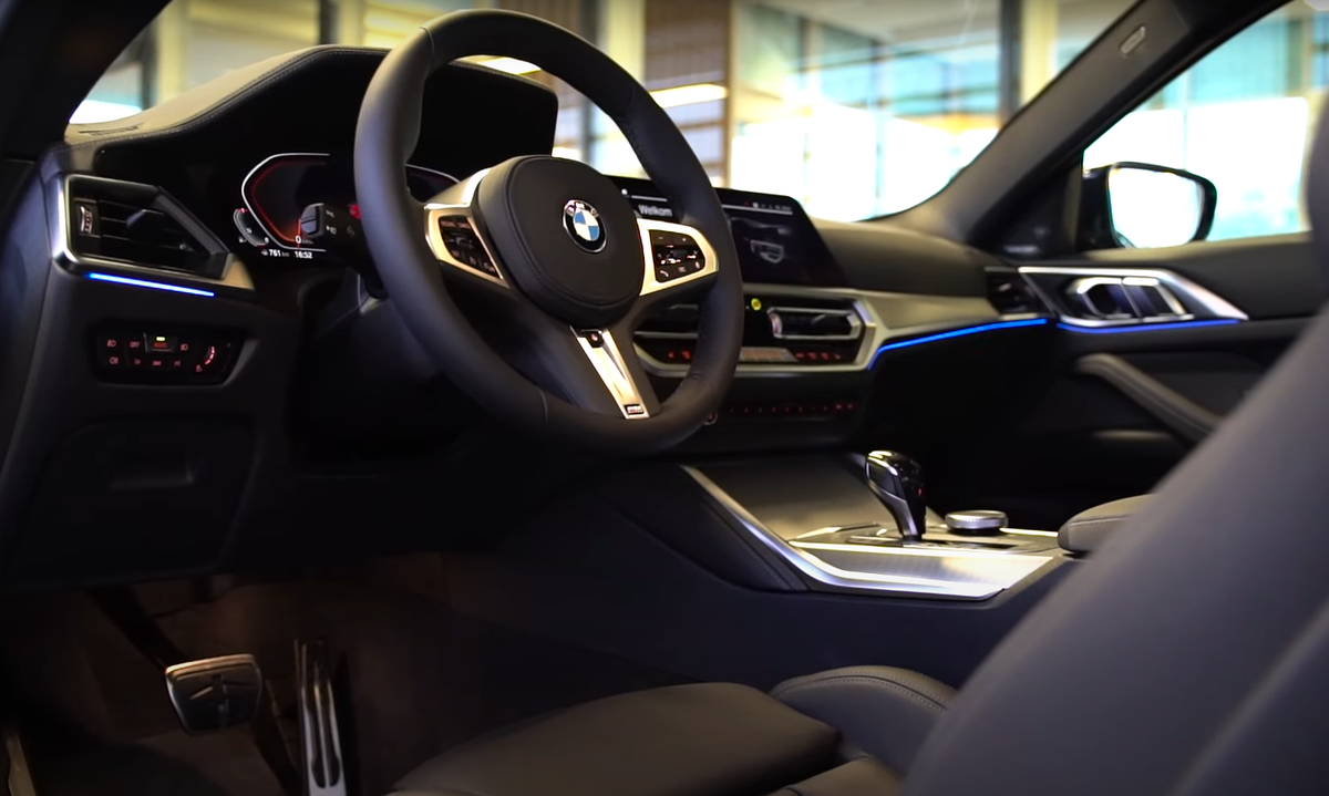 Интерьер салона.