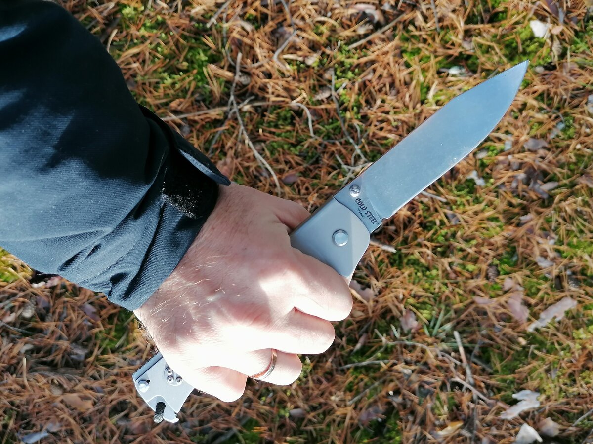 В средней руке