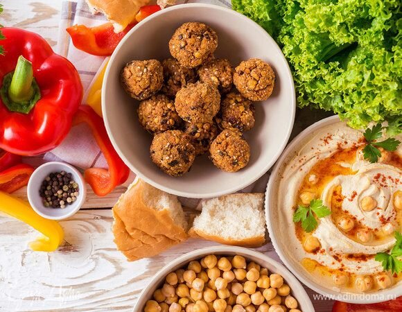 Хумус и фалафель (фото взято c сайта edimdoma.ru)