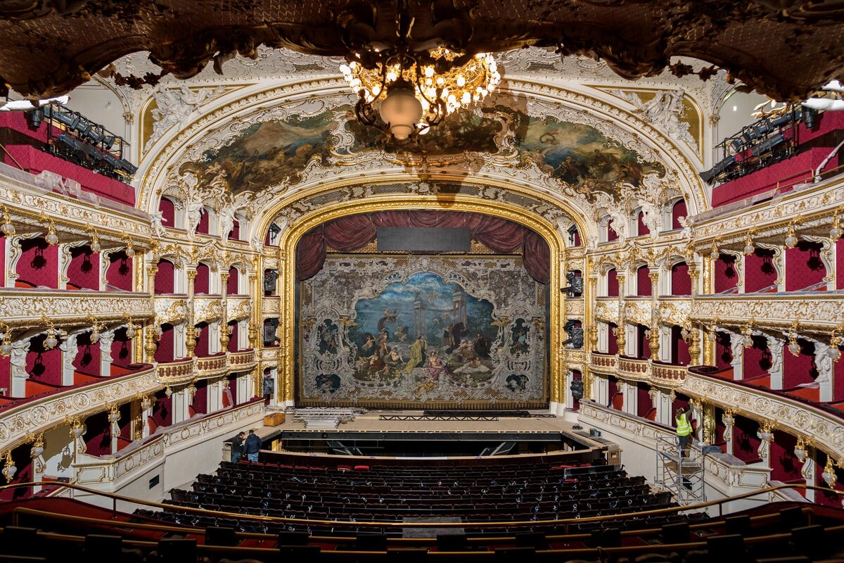Государственная опера в Праге