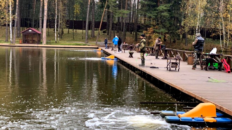 Углы и аэратор - самые перспективные места для поиска активной форели. Если аэратор в углу - то это джек-пот!