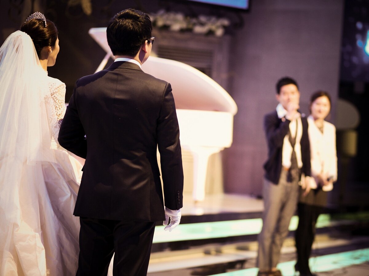 Дорама выхожу замуж за моего 7. Корейская свадьба в ресторане. Красивая корейская свадьба спиной. Свадьба корейца и русской. Межнациональные браки в Корее.