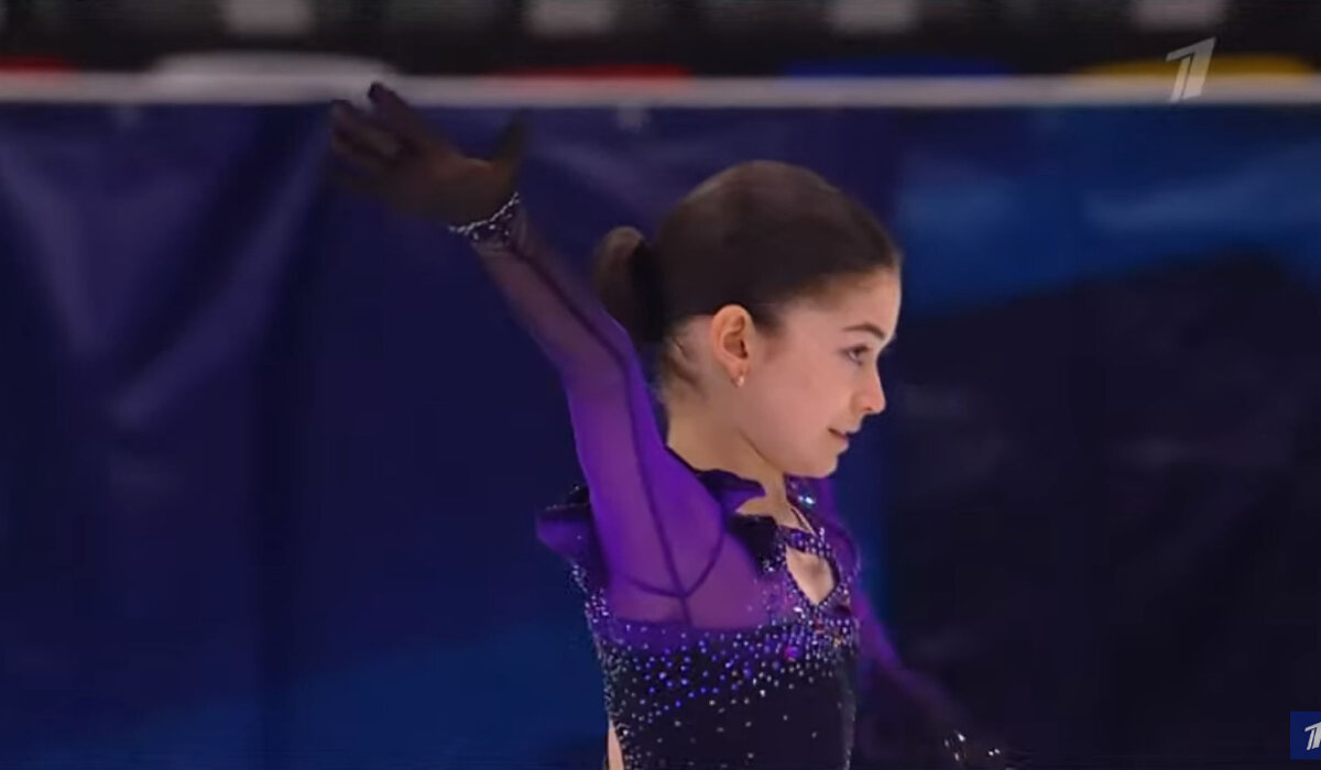 Галерея. Аделия Петросян. Короткая программа. 5 этап «Кубка России-Ростелеком», Москва, 7 декабря 2020 г. Скриншот «Первого канала»