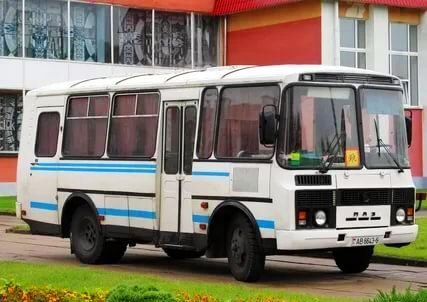 Автобус доставил нас на товарную станцию.