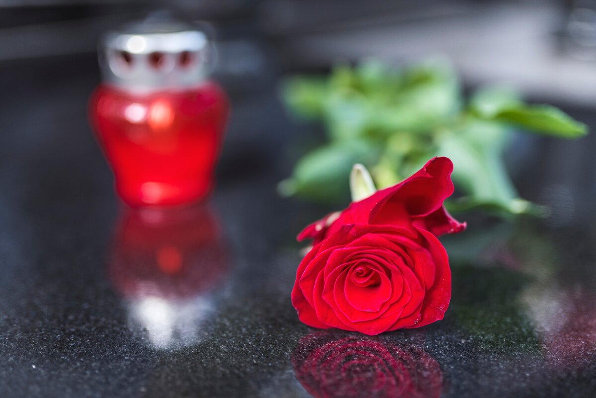 Смерть матери во сне может символизировать потерю поддержки.