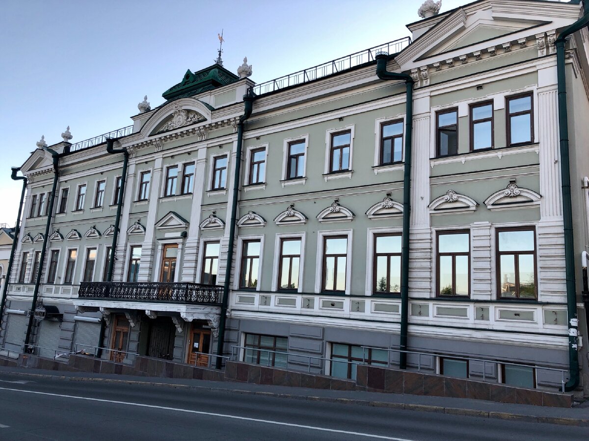Каждый раз расплываюсь в улыбке, проезжая мимо роддома 