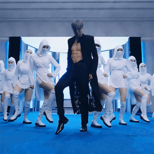 Божественная Кай-походка, лучшая gif года с сайта never.com   