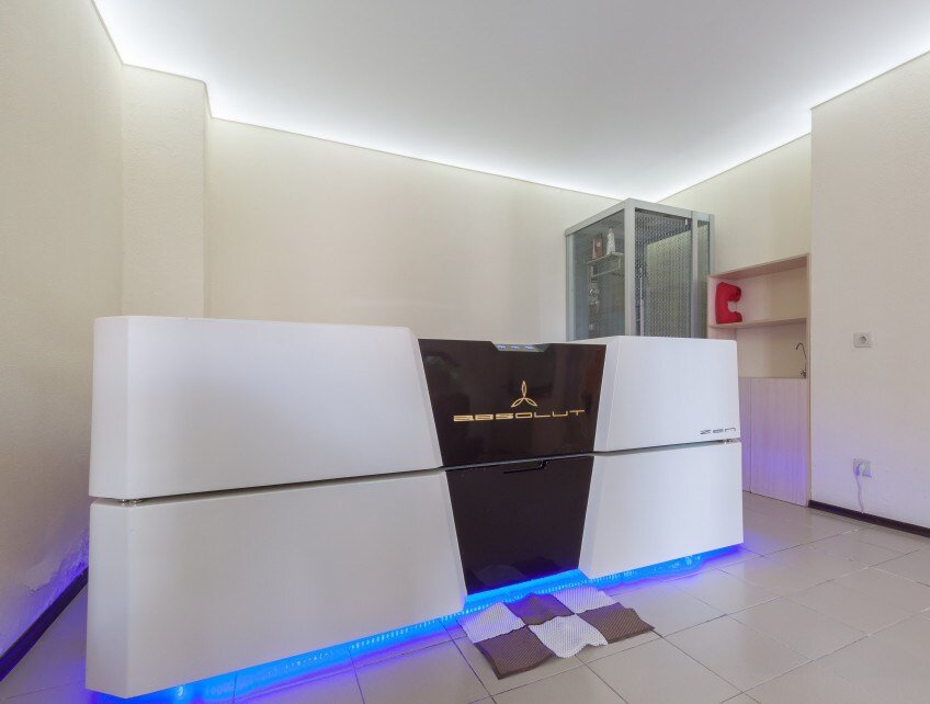 Пустынные интерьеры под стать самой процедуре