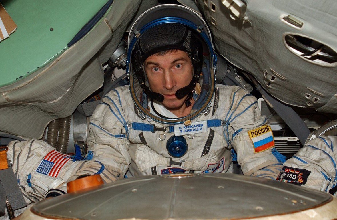 Сколько дней провел на орбите российский. Крикалёв космонавт.