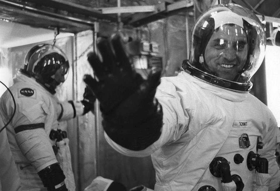 Что шокировал космонавтов. Самые невероятные находки на Луне.