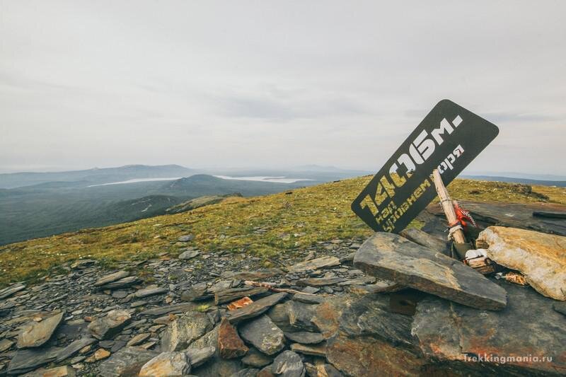 Отметка на вершине Большого Нургуша, фото Роберта Валеева