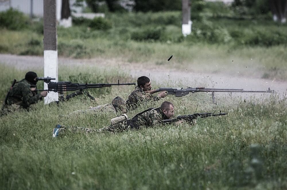 Армия снова в бою. ПТРД ополченцы Славянск. ПТРД на Донбассе. ПТРС винтовка на Донбассе.