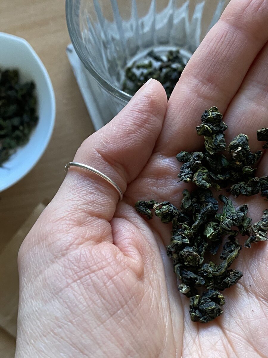 Улун полусферической скрутки "Железная бодхисаттва милосердия"/"Те Гуаньинь"