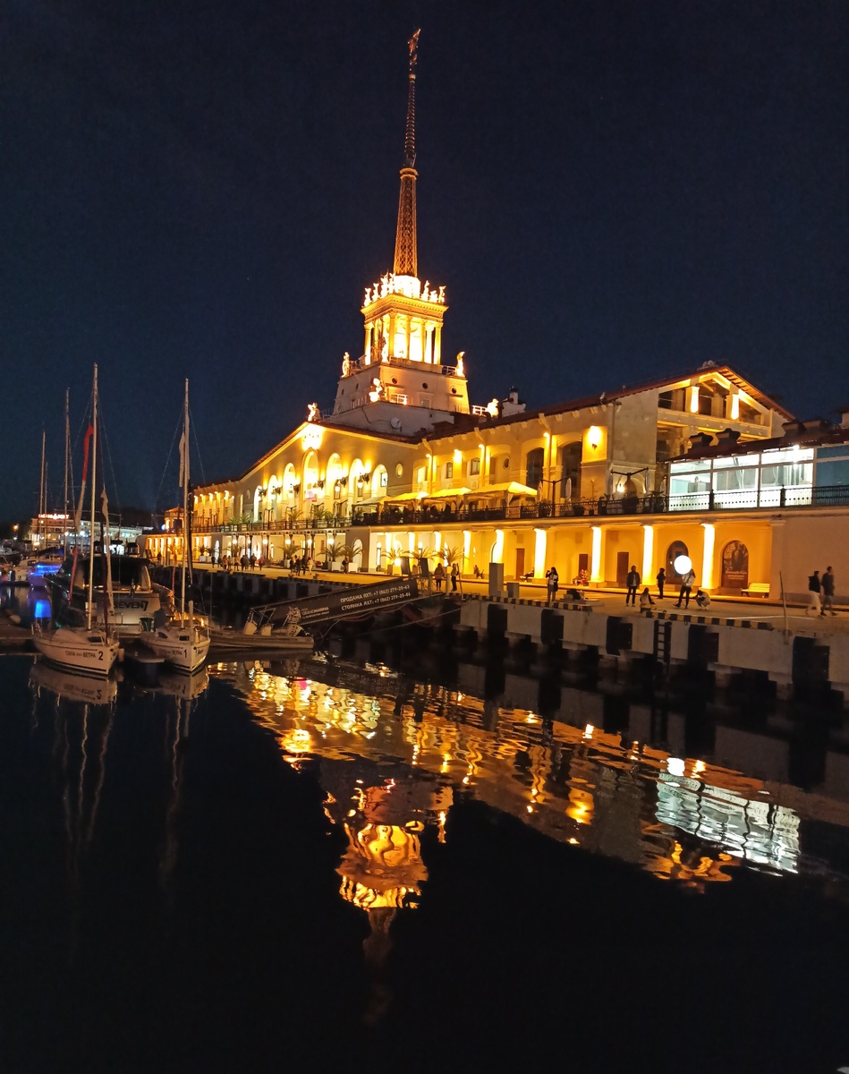 Морской вокзал в Сочи. Фото автора