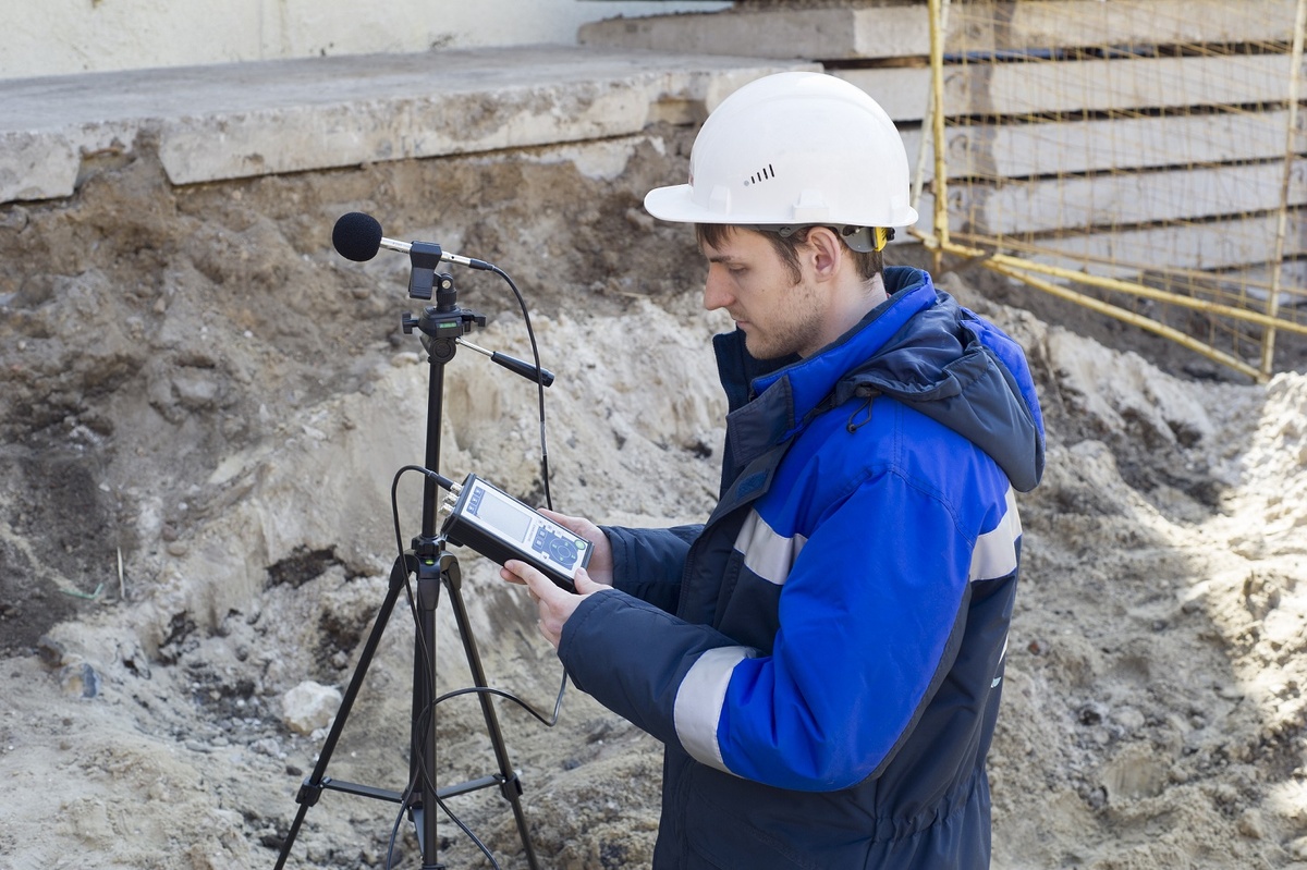 проверка уровня шума на стройке