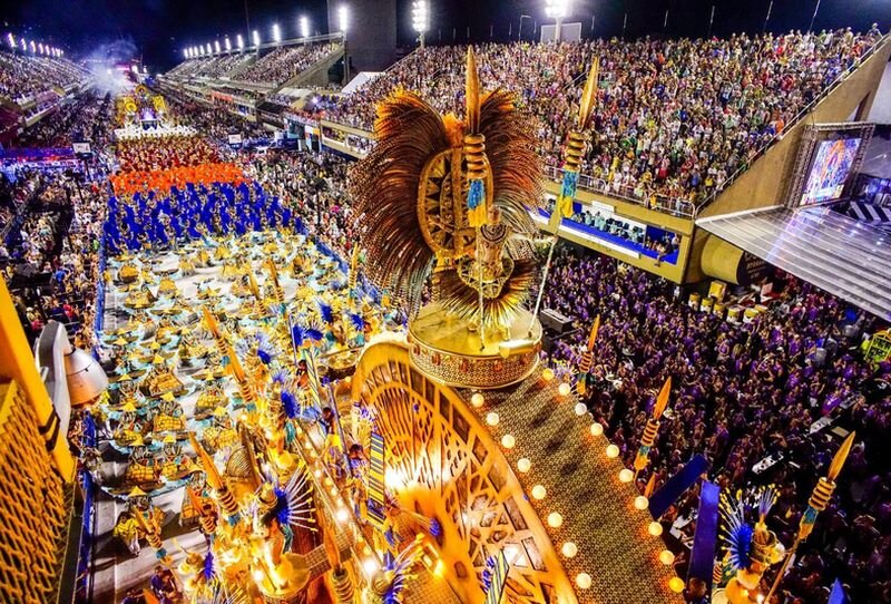 Прохождение карнавального шествия через Самбодром. Фото из интернета