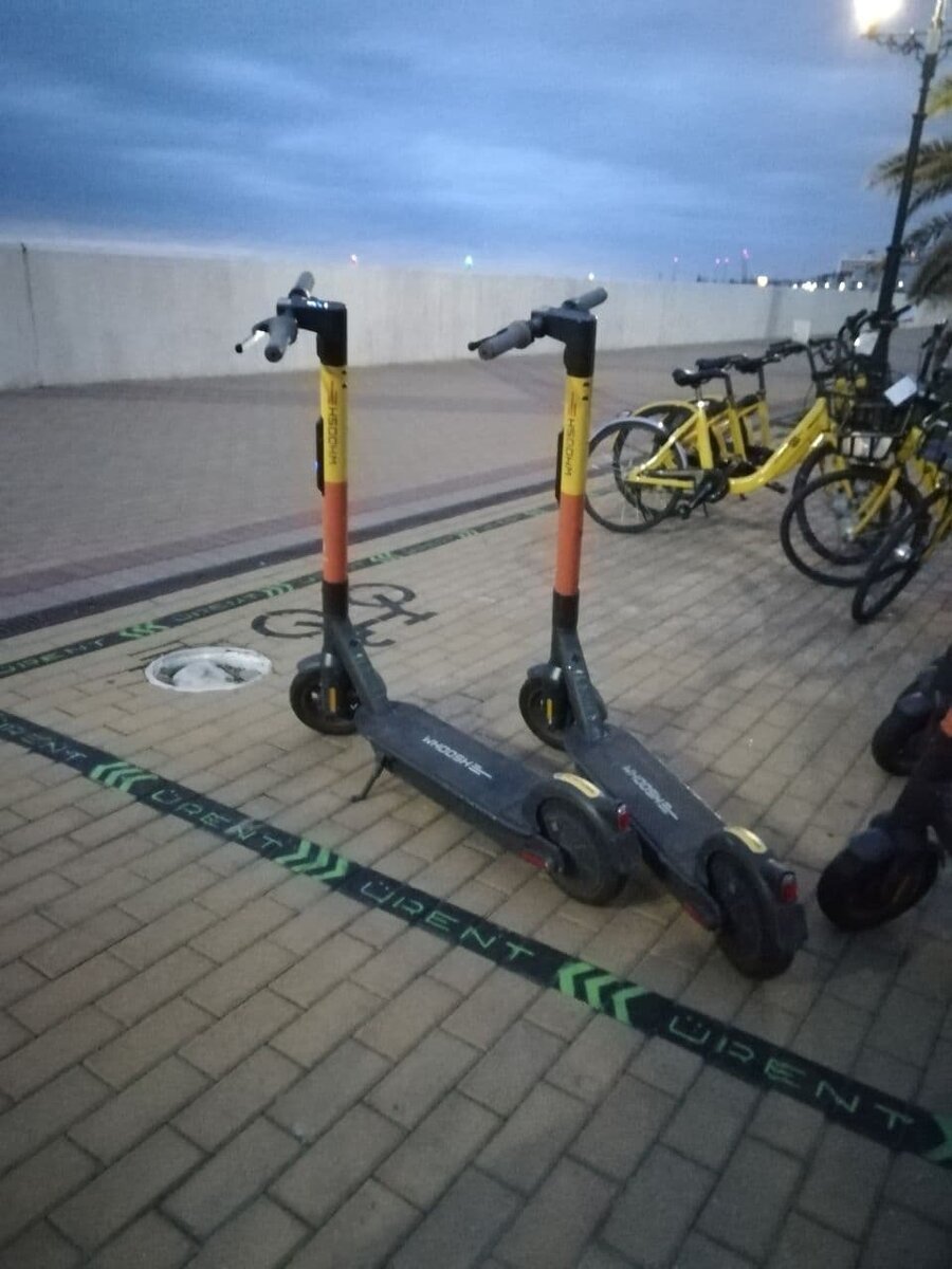 Вот такие самокаты стоят не только на Имеретинской набережной, но и повсюду по городу. Фотографии из личного архива.