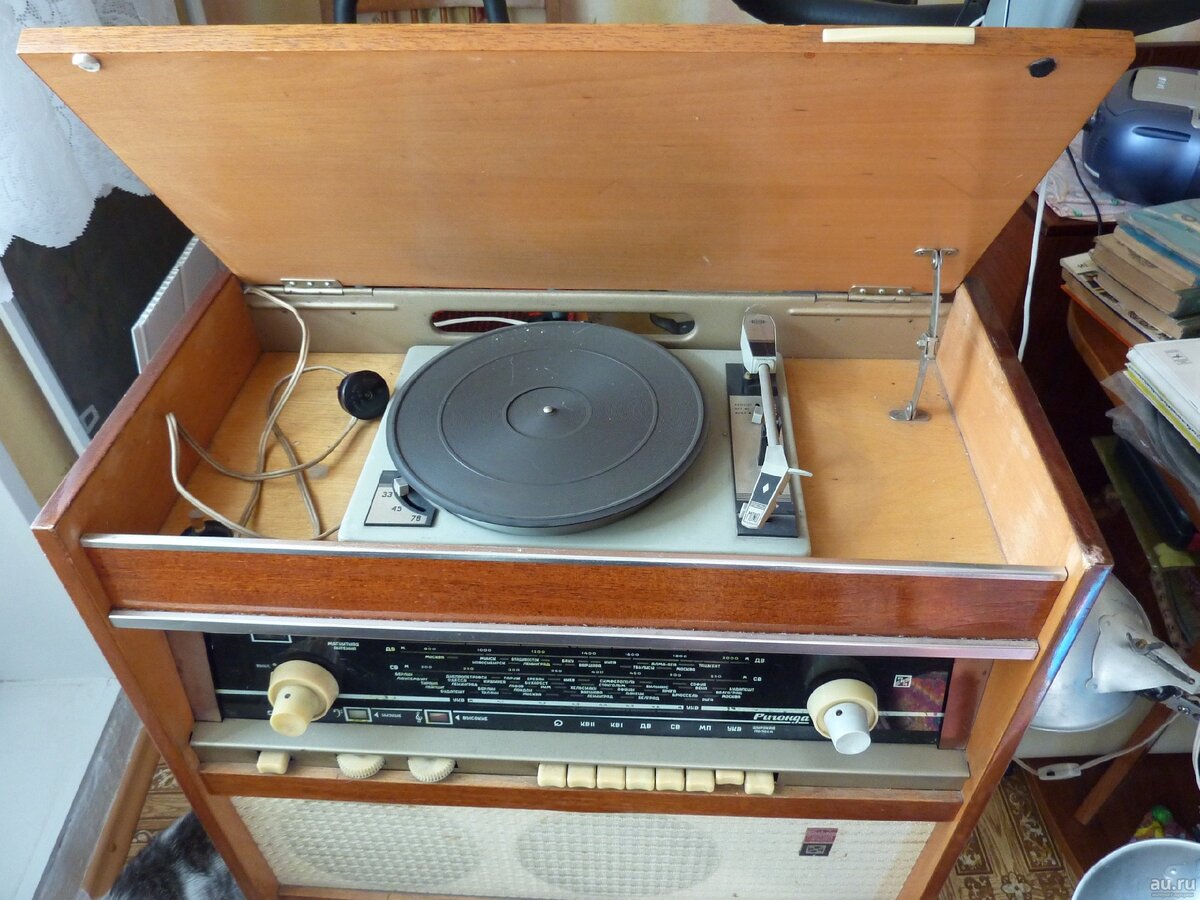 Радиола "Ригонда" тех лет.  фото: картинки яндекса.