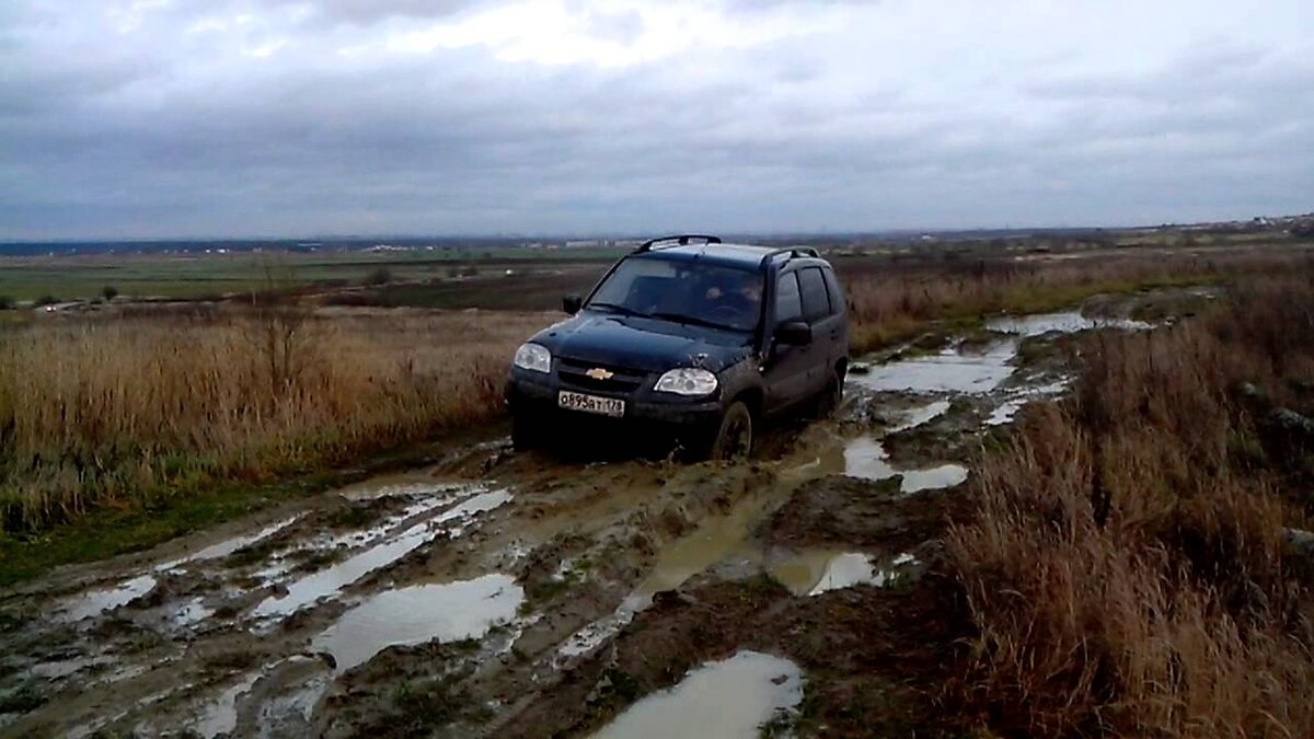 нива шевроле по грязе
