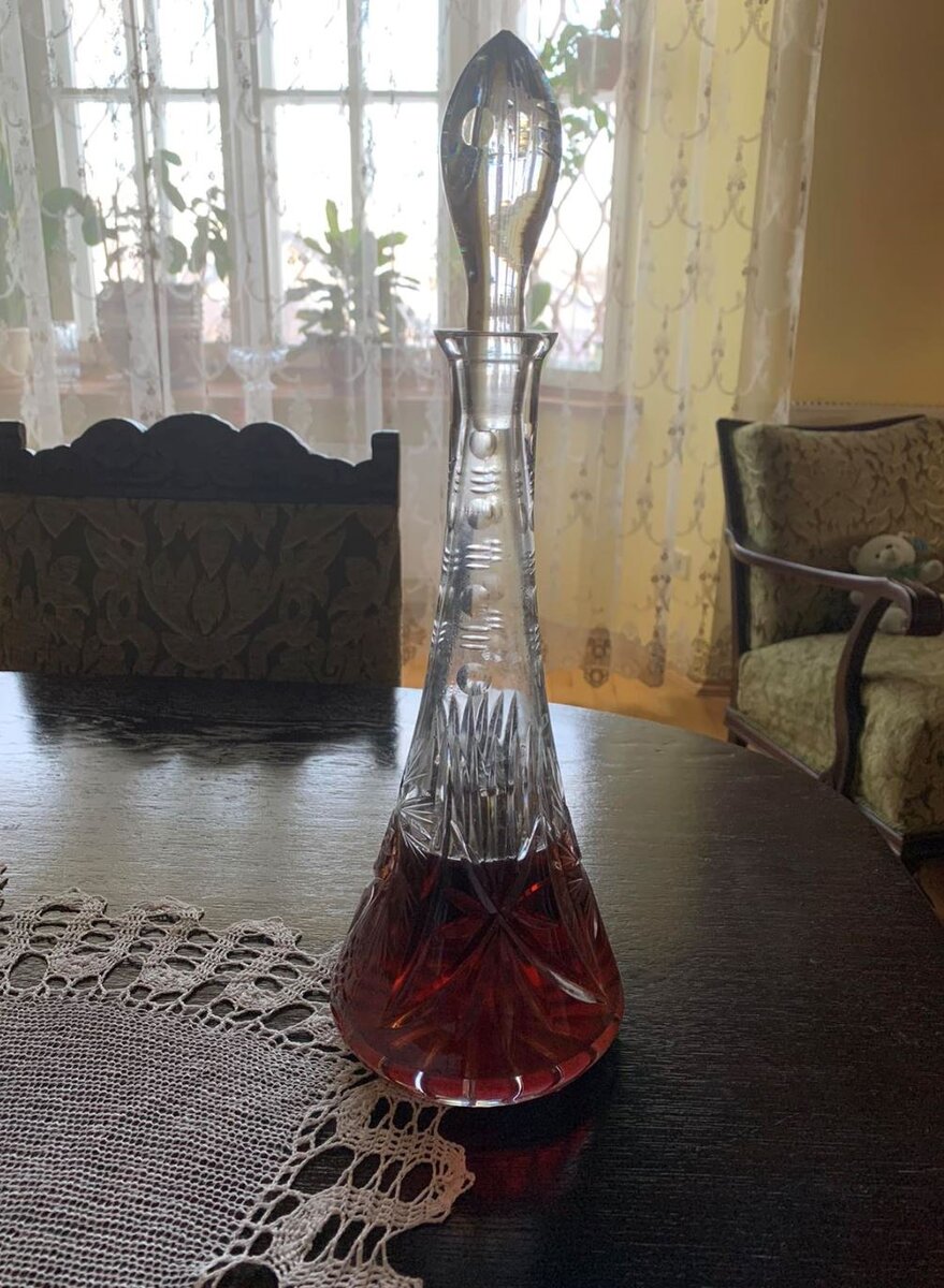 как выйти на интернет аукцион чтоб продать свою коллекц графинов. советский кувшин стеклянный. графин мальцовское стекло. коллекция графинов. коллекции сливочников.