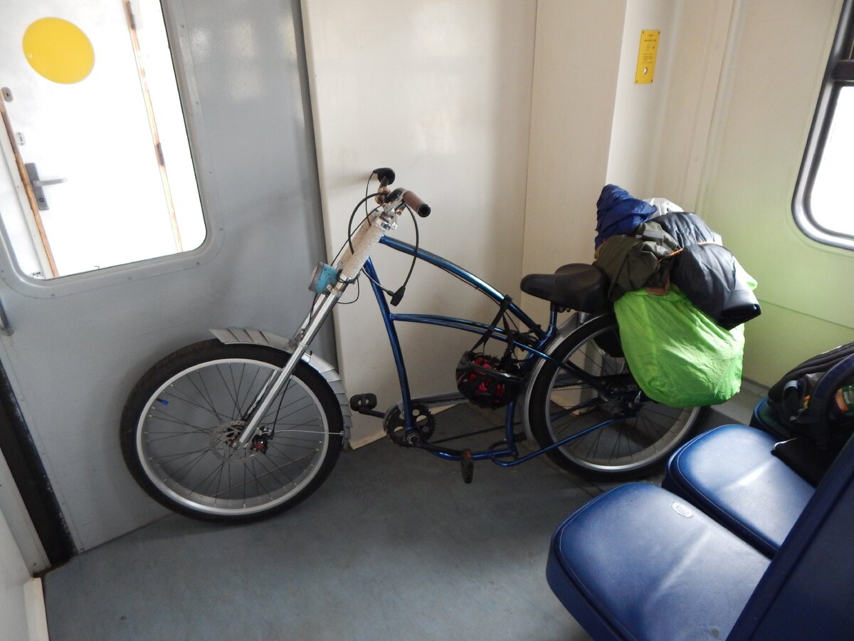 мой самодельный байк, дисковые тормоза, 3 скорости, ни разу не подвел. вилка и крылья тоже самодельные.