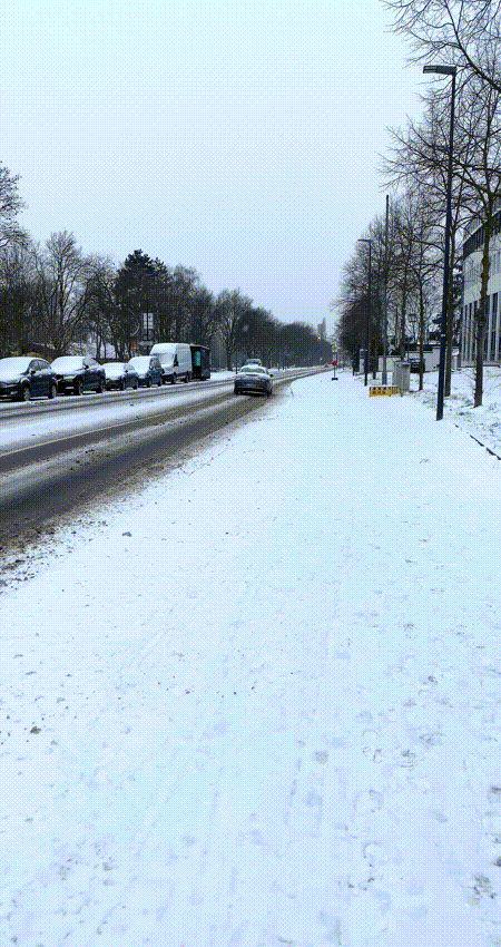 Засыпанные дороги, немногочисленные авто утром понедельника, никто так и ничего не чистил. 