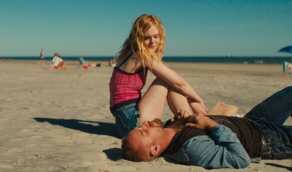 Криминальный боевик, который не даст заскучать ни на минуту. В центре истории оказывается наемный киллер Рой, который на одном из заданий попадает в ловушку.История о бывшем приспешнике мафиози Рое Кэди, который имел неосторожность перейти дорогу своему влиятельному боссу. Став мишенью наёмных убийц, Кэди пускается в бега и по стечению обстоятельств берёт ответственность за жизнь ещё и своей неожиданной спутницы – совсем молоденькой проститутки.