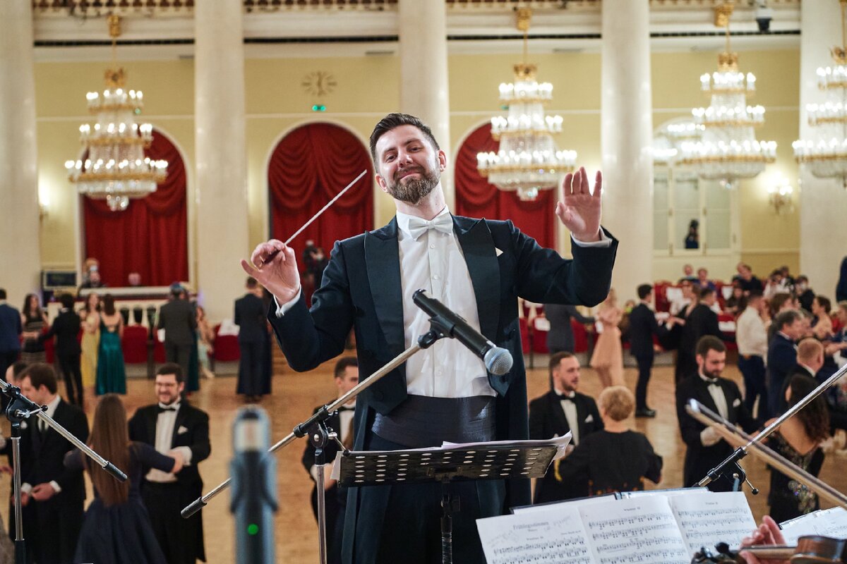 Владимир Яцкевич за дирижёрским пультом 