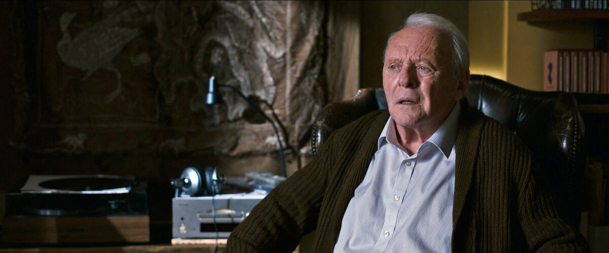 Отец в исполнении Энтони Хопкинса.
