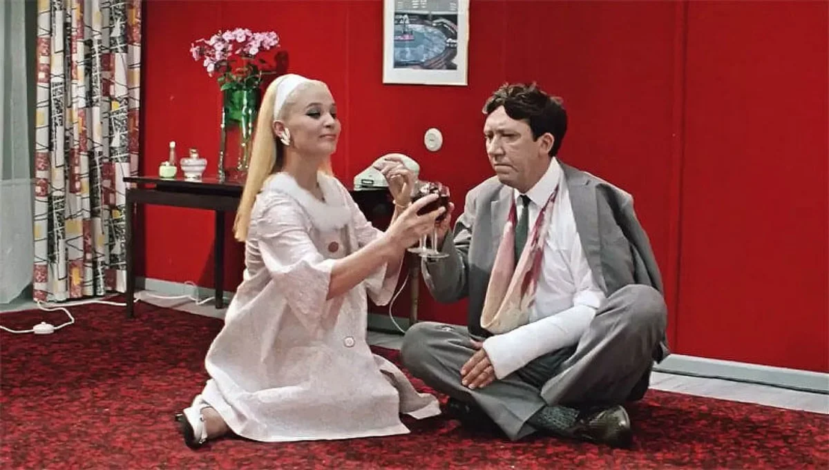 бриллиантовая рука фильм 1968 мордюкова. помоги мне песня из кинофильма. а с перламутровыми пуговицами есть. помоги мне песня из кинофильма. наташа королева помоги мне.