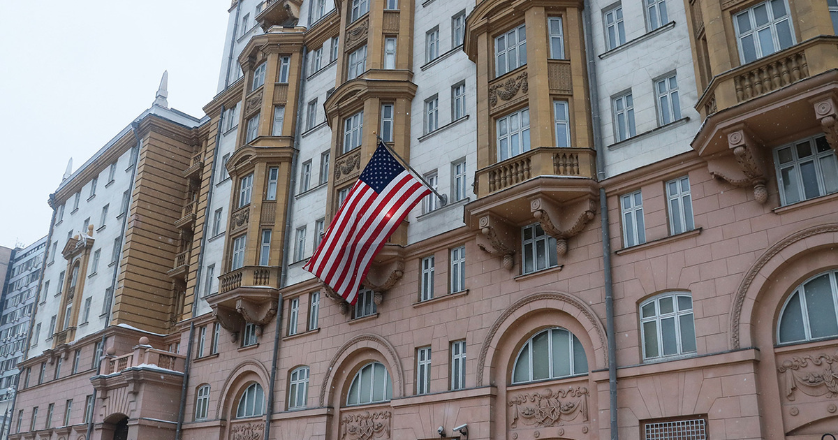 Посольство США в Москве. По всей видимости часть корней этой истории с оружием в Врбетице тянется именно сюда (фото из открытых источников)