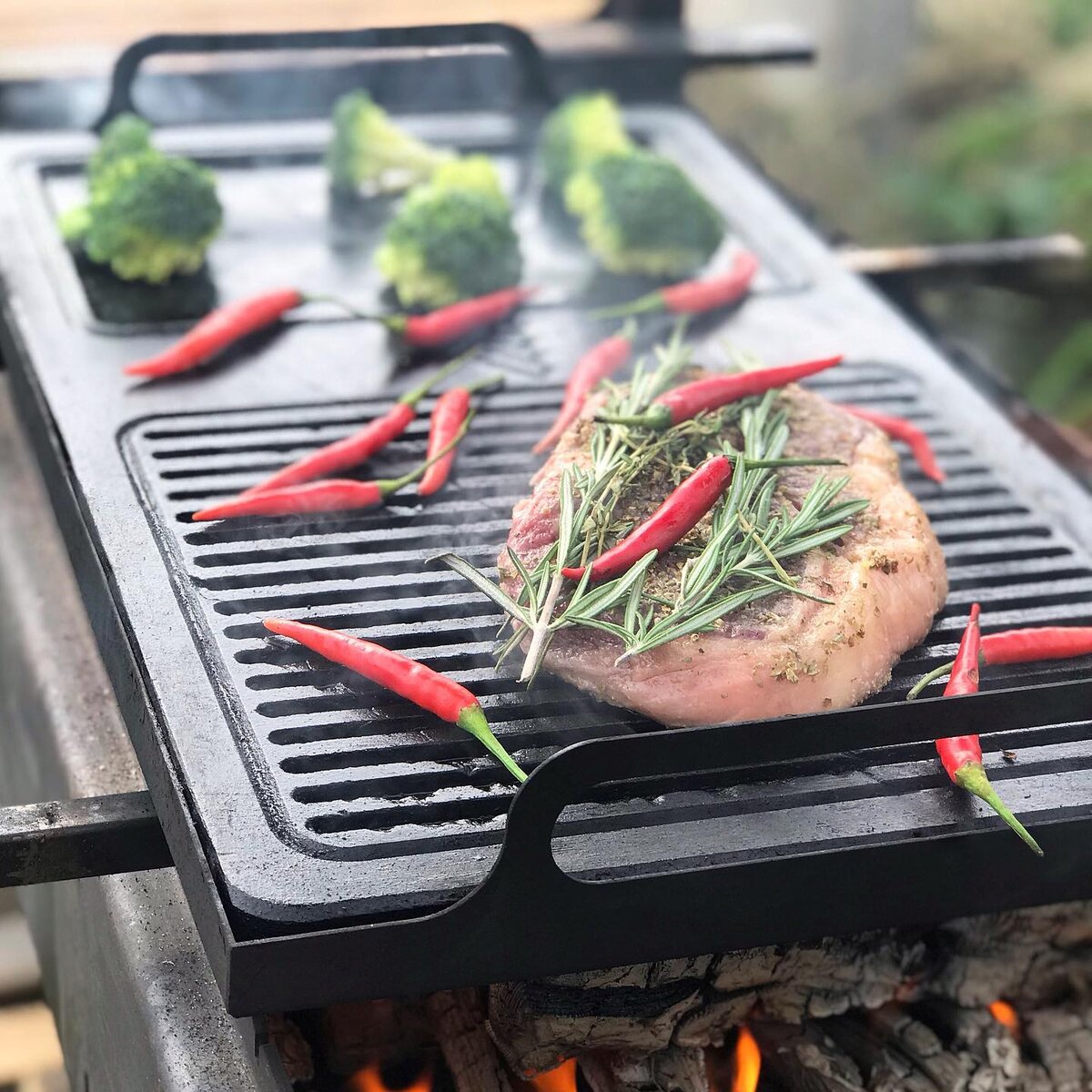 Процесс приготовления стейка на камне Vasilev Grill