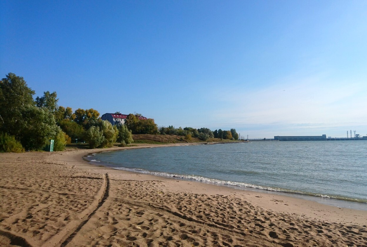 Пляж на обском море. Новосибирск Обское море пляж. Станция Обское море Новосибирск пляж. Обское водохранилище пляж звезда. Пляж ГЭС Новосибирск.