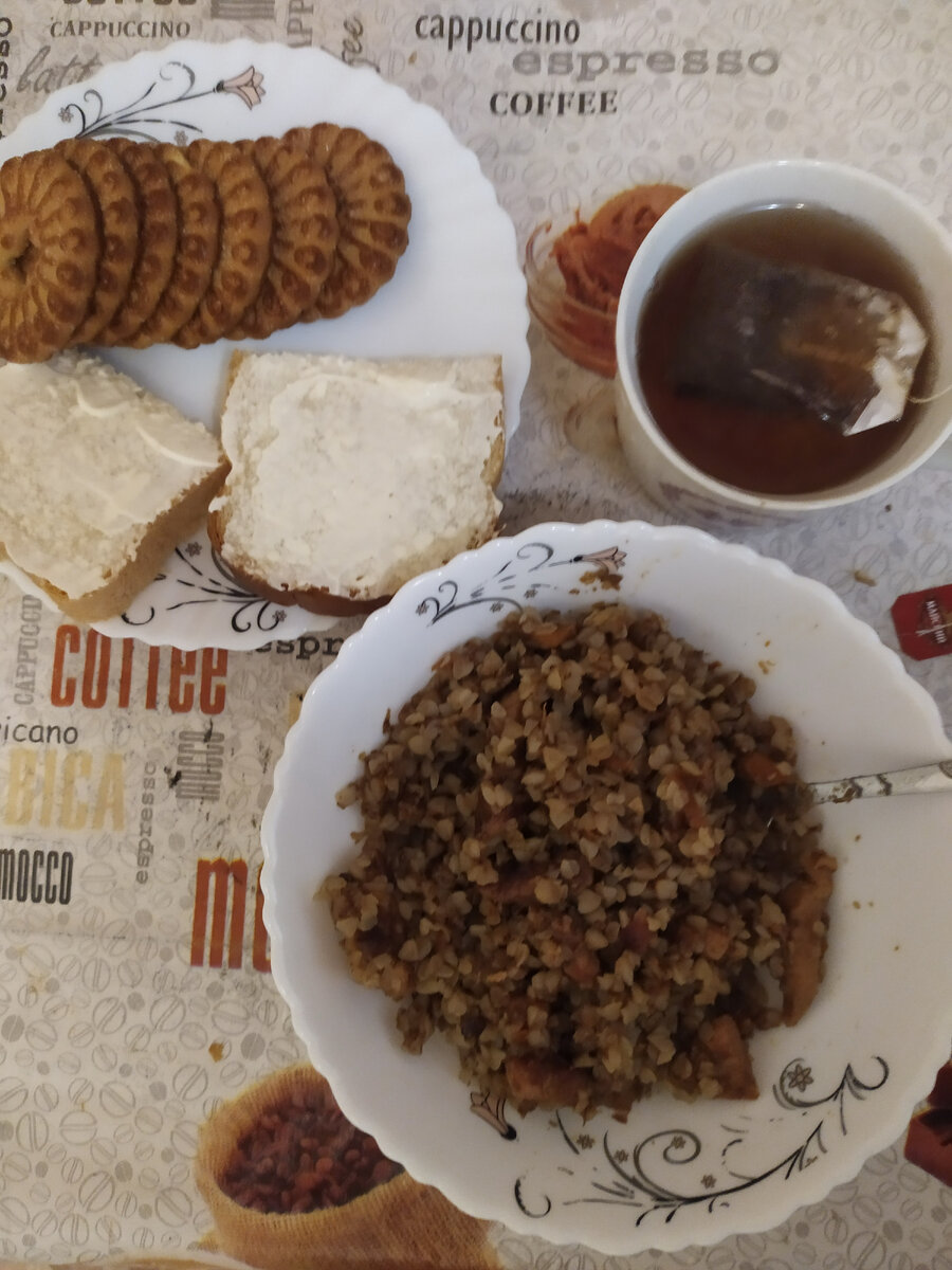 Ужин и чай с печеньками 