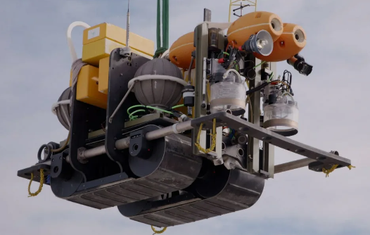 Гусеничный глубоководный робот размером с автомобиль 7 лет проработал на глубине 4 км. Что удалось узнать учёным?