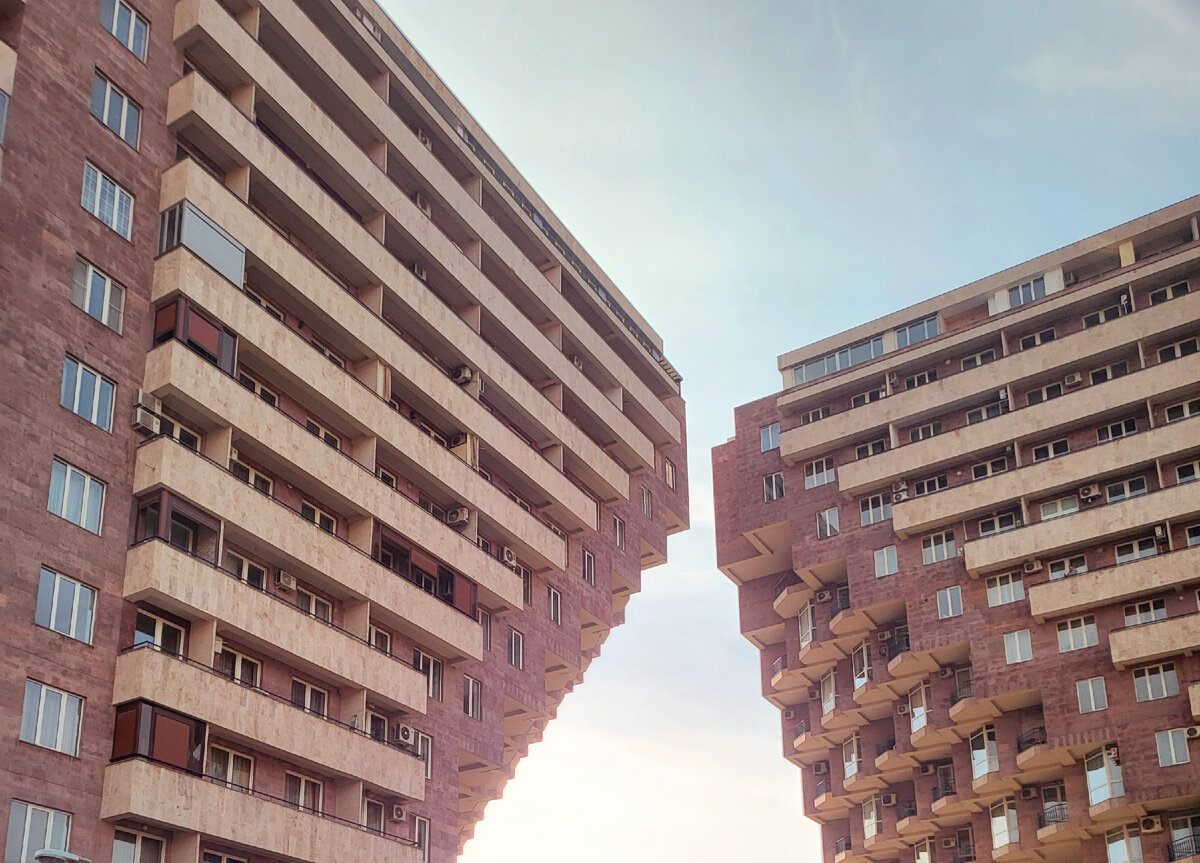 Необычные высотки в Ереване