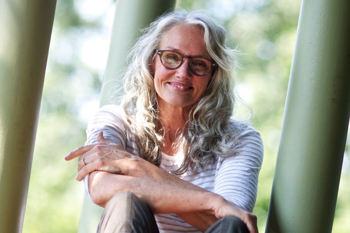     «Заставьте их влюбиться в вас настоящих»: Синди Джозеф, ставшая моделью в 49 лет