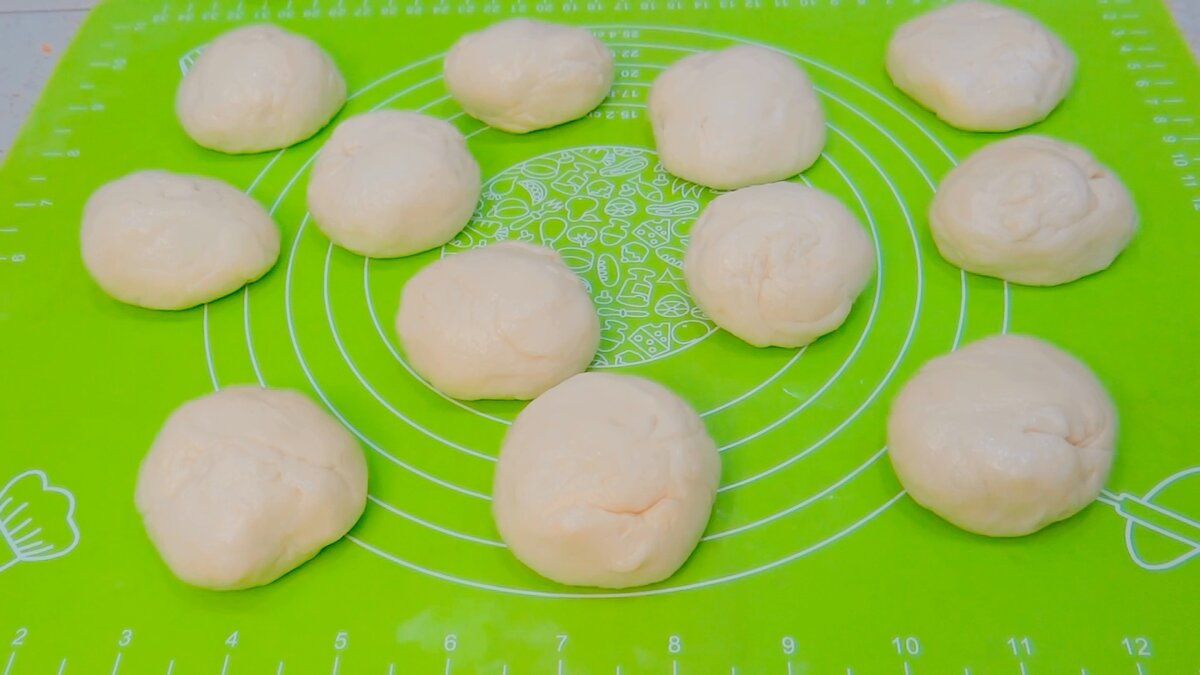 Пирожки с луком и яйцом в духовке на бездрожжевом тесте